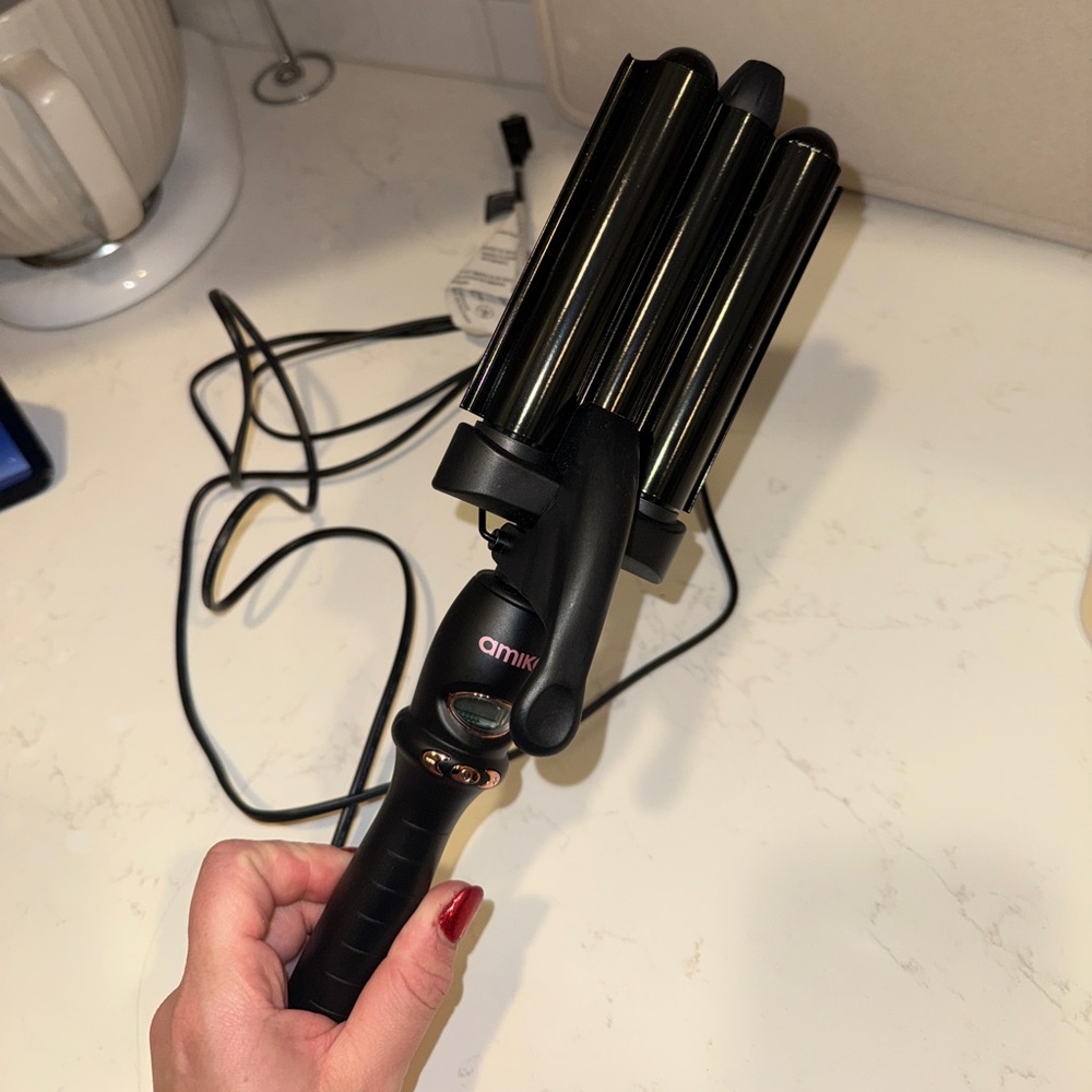 Amika High Tide Deep Waver – Triple Barrel Hair Waver | Black